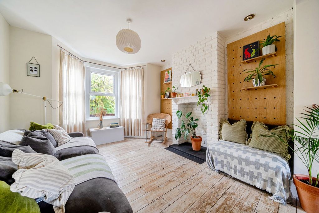 Property photo 2 of 16