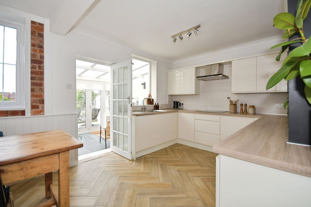 Property photo 2 of 22 Pbox-Img.Jpg