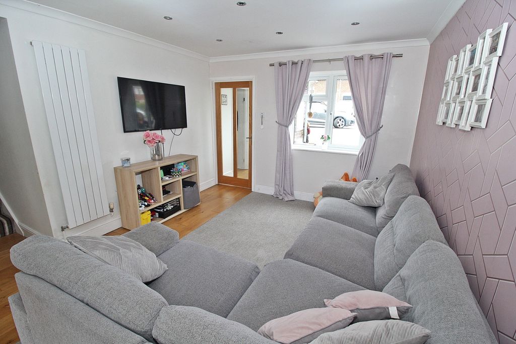 Property photo 3 of 13 4246144