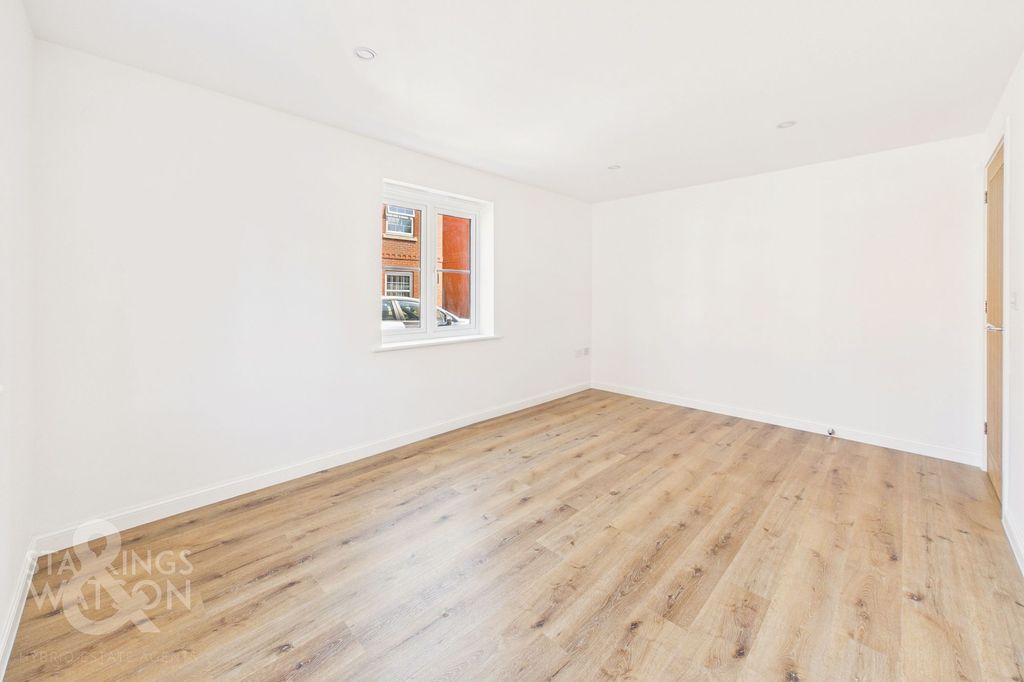 Property photo 2 of 26