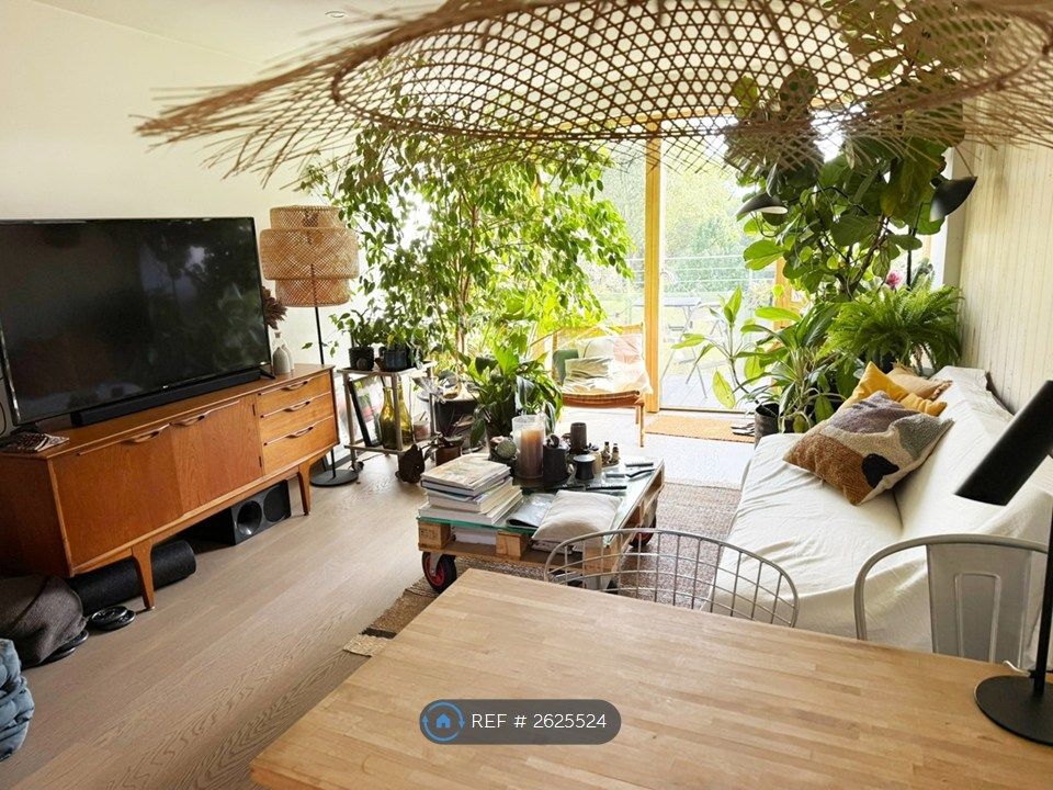 Property photo 1 of 14 Living Room W/ Kitchen