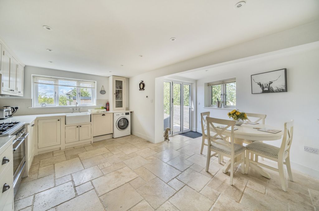 Property photo 3 of 25 1339632-17-689Dd5...