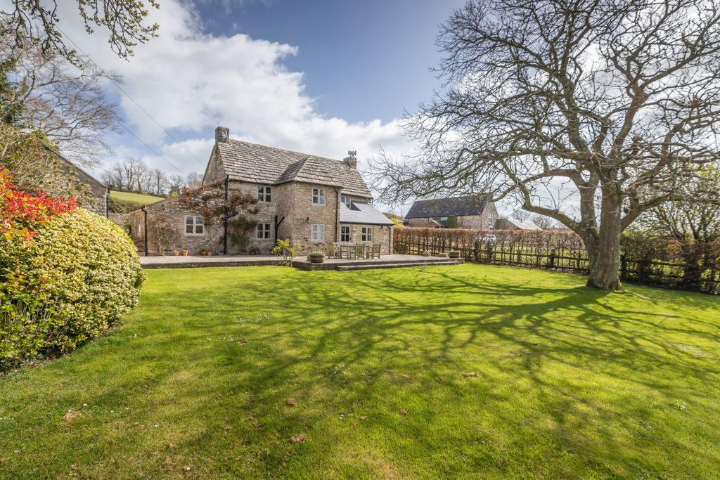 Property photo 3 of 17 Willow Cottage