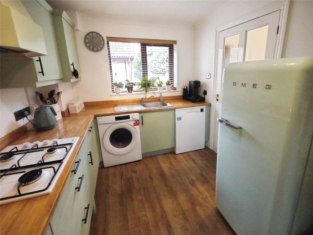 Property photo 2 of 18 Kitchen