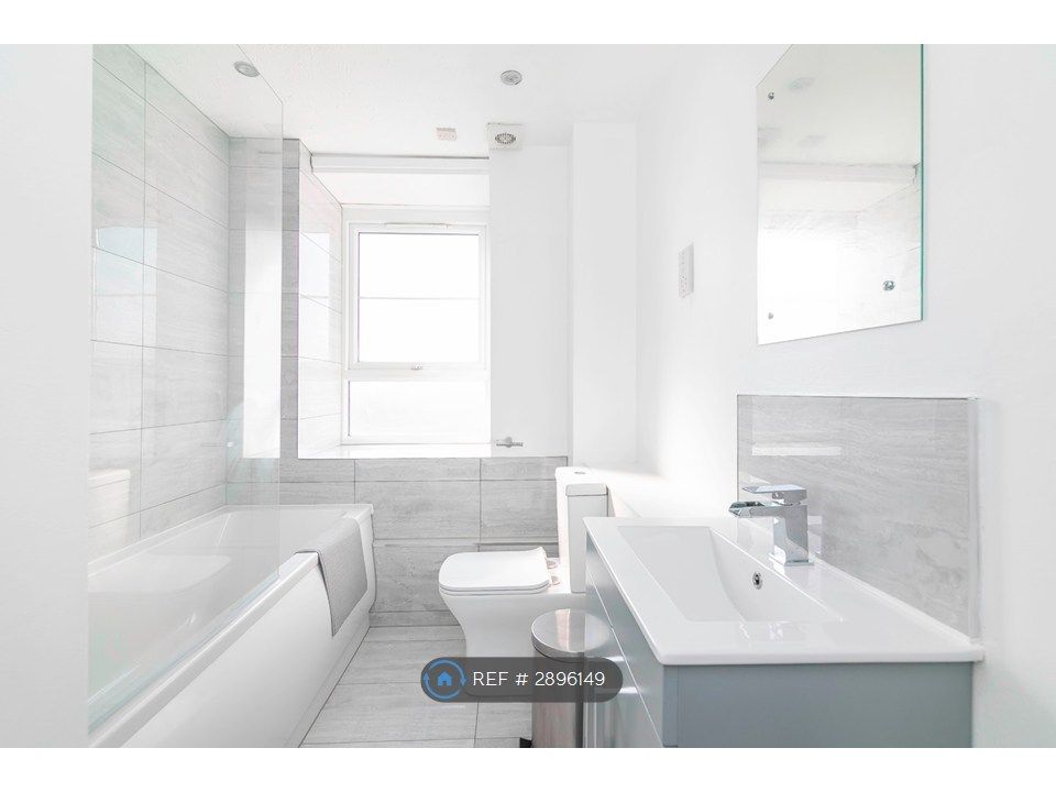 Property photo 1 of 9 Bathroom