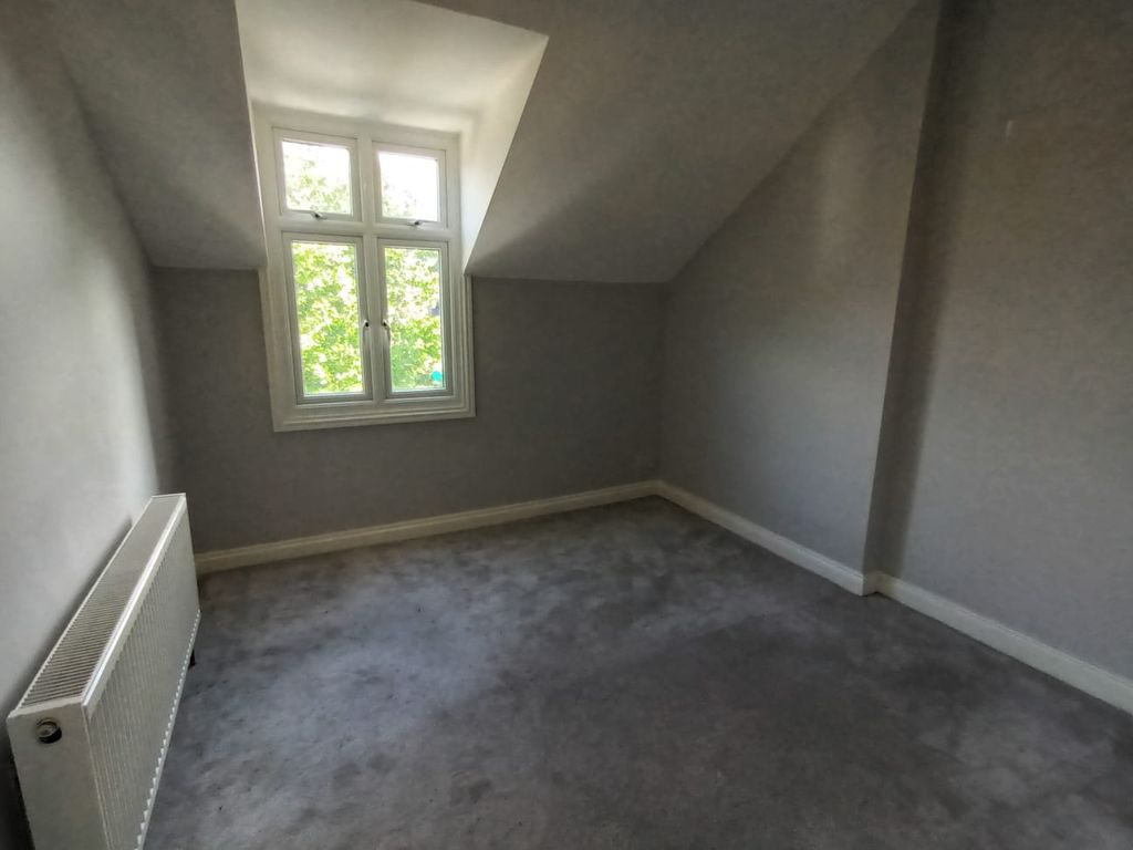 Property photo 3 of 8 Main Bedroom