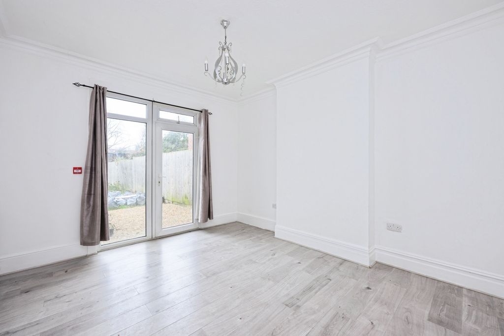 Property photo 3 of 17 Pbox-Img.Jpg