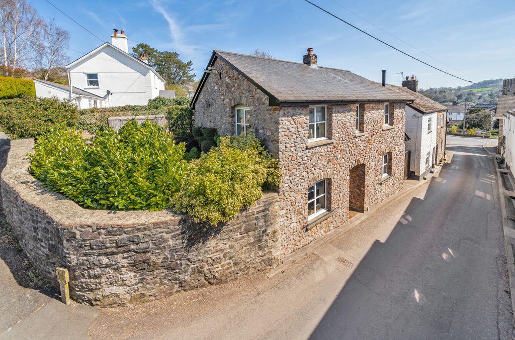 Property photo 1 of 23 Bampton Seddons