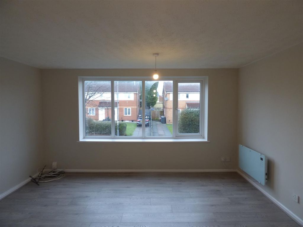 Property photo 3 of 7 Lounge