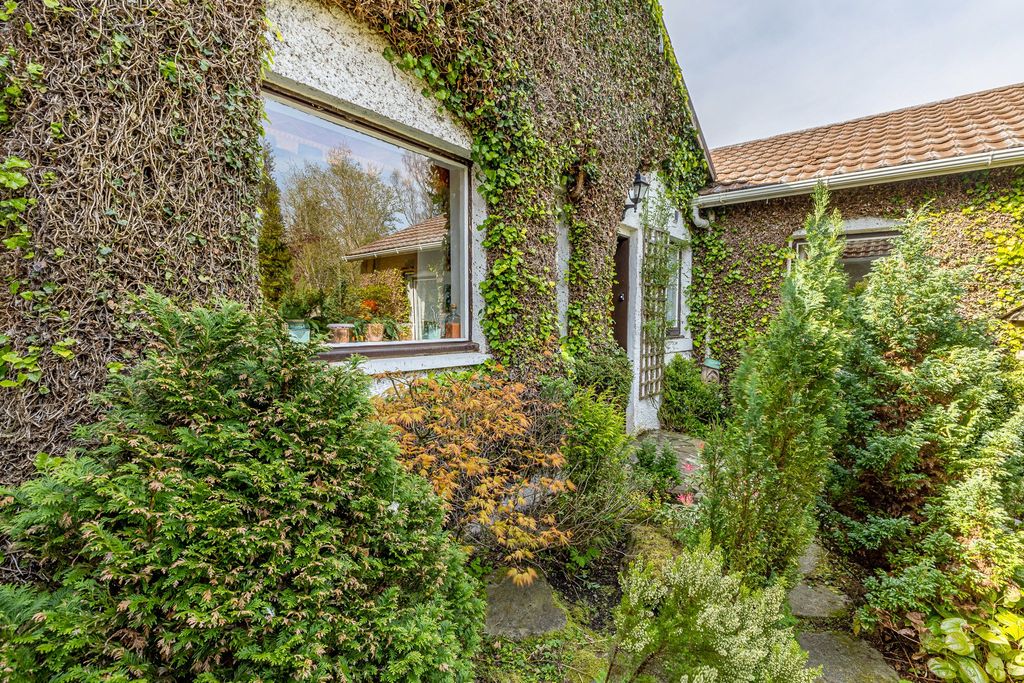 Property photo 2 of 130