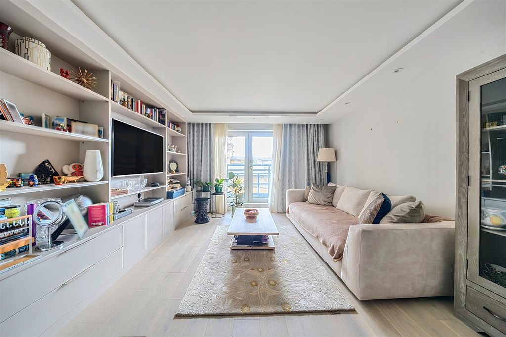 Property photo 2 of 11 1365796-17-68Fba20481De5.Jpg