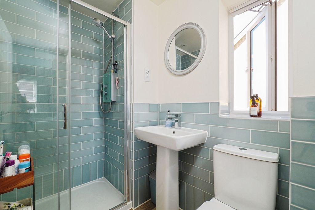 Property photo 2 of 17 En-Suite
