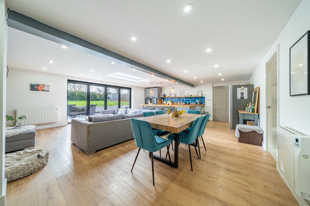 Property photo 3 of 17 Photo 2