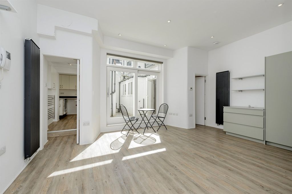 Property photo 1 of 5 (Main)