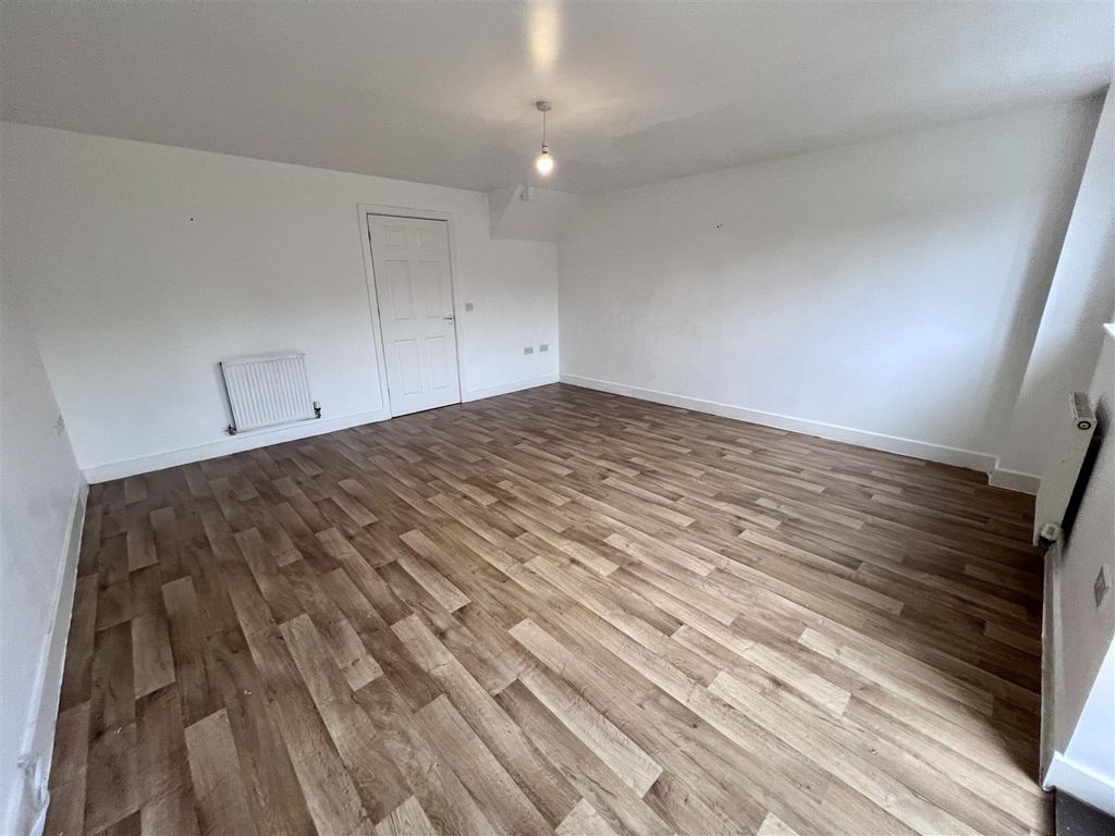 Property photo 3 of 19 Living Room