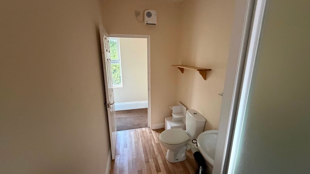 Property photo 3 of 5