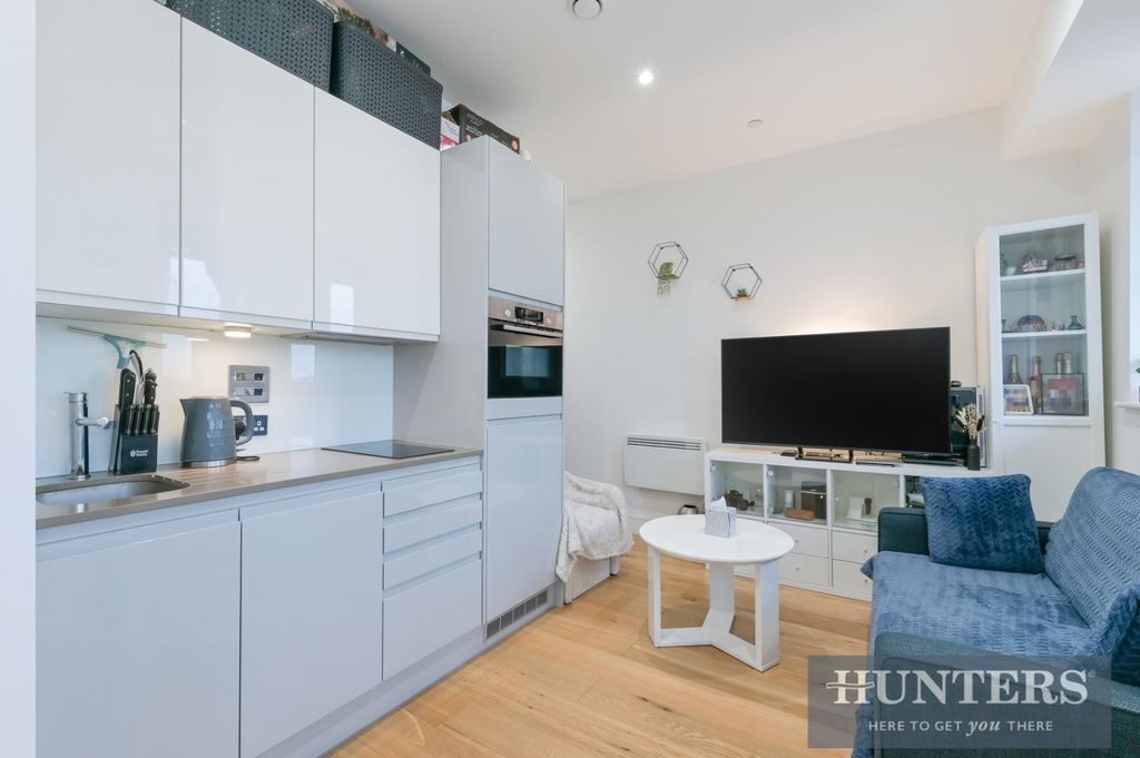 Property photo 3 of 12 Craneshaw House, (4).Jpg