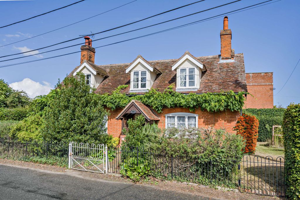 Property photo 1 of 32 8662260-Exterior09-800