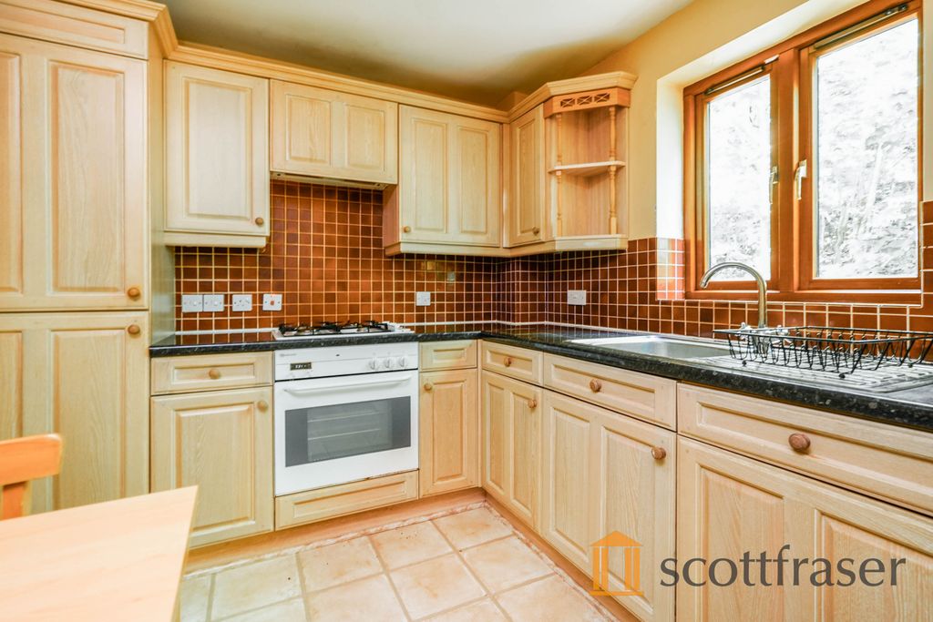 Property photo 2 of 10 Kitchen