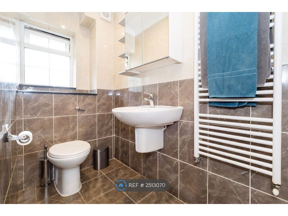 Property photo 3 of 11 Room 4 En-Suite