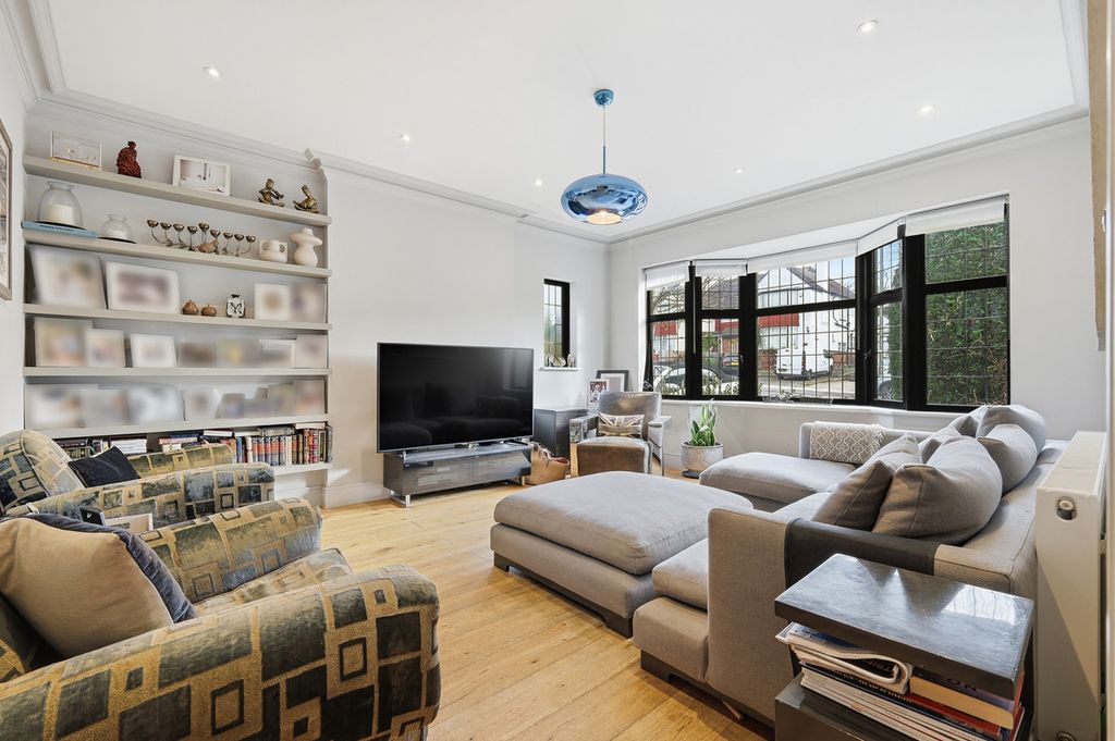 Property photo 2 of 30