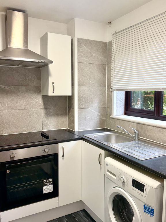 Property photo 1 of 6 Kitchen