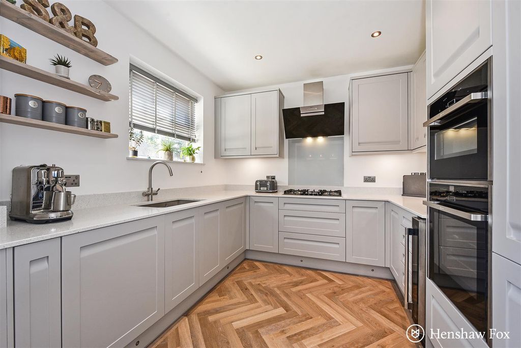 Property photo 3 of 19 Ph11_5390287 - Copy.Jpg