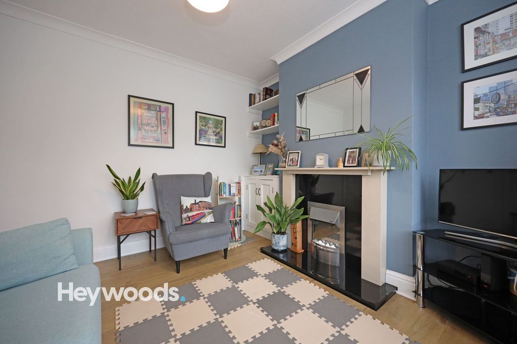 Property photo 3 of 34