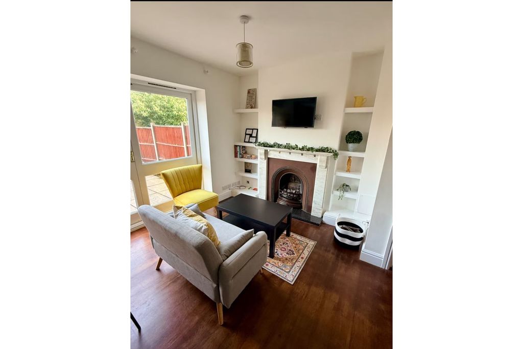 Property photo 1 of 12 Living Room