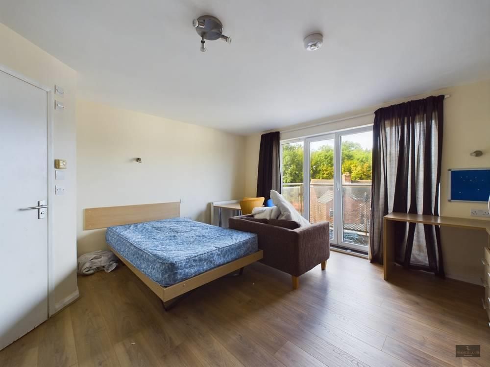 Property photo 3 of 9 Cam01856G0-Pr0156-Still001-Thumbnail-H750-70.Jpg