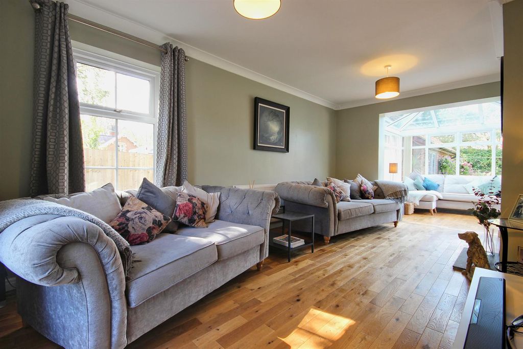 Property photo 2 of 27 Lounge