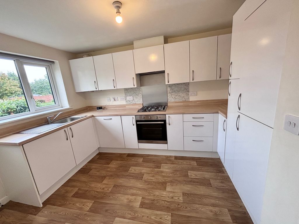 Property photo 2 of 9 Kitchen