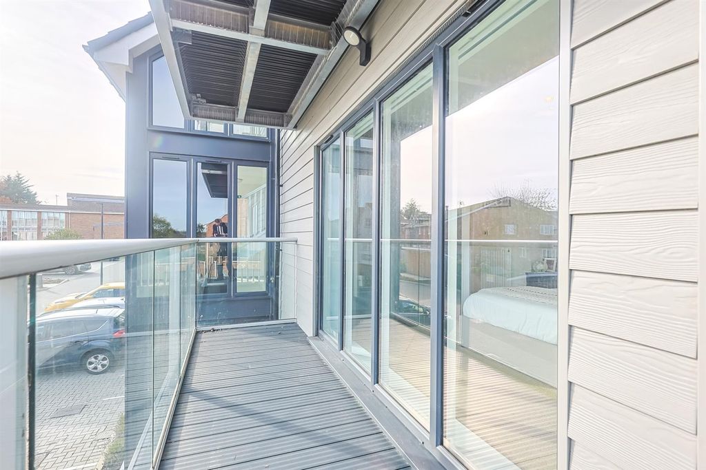 Property photo 2 of 20