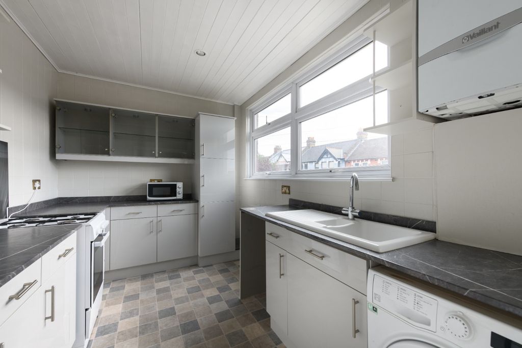 Property photo 3 of 11 5561362