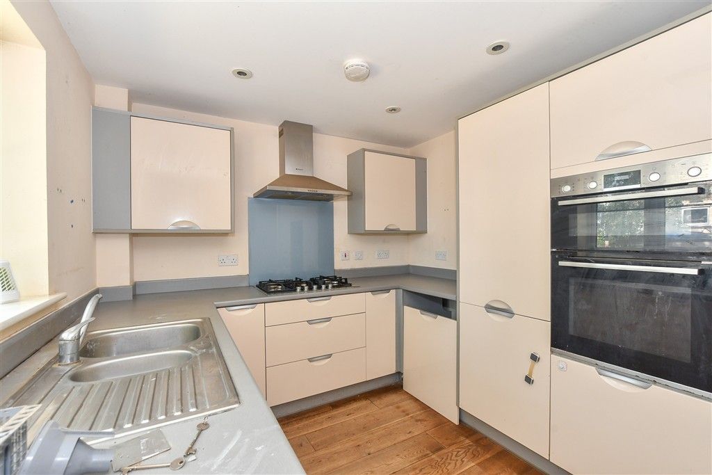 Property photo 3 of 18 Kitchen
