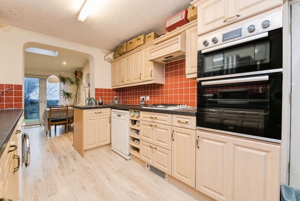 Property photo 2 of 19 Pbox-Img.Jpg