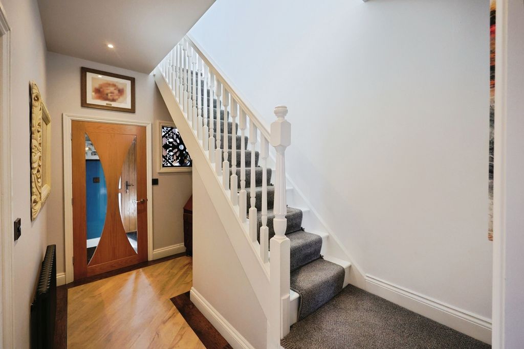 Property photo 2 of 26 Pbox-Img.Jpg
