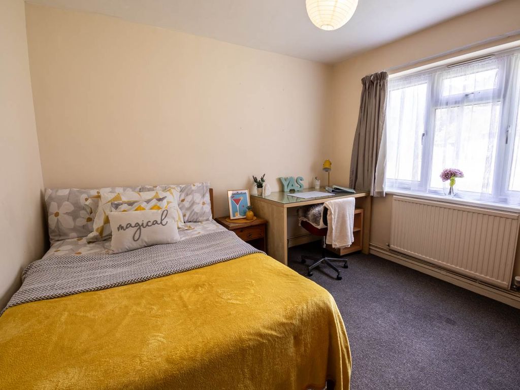 Property photo 1 of 7 71Beaconsfieldflat1- Bed 3