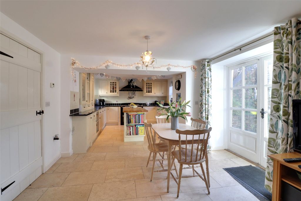 Property photo 3 of 16 Picture No. 12