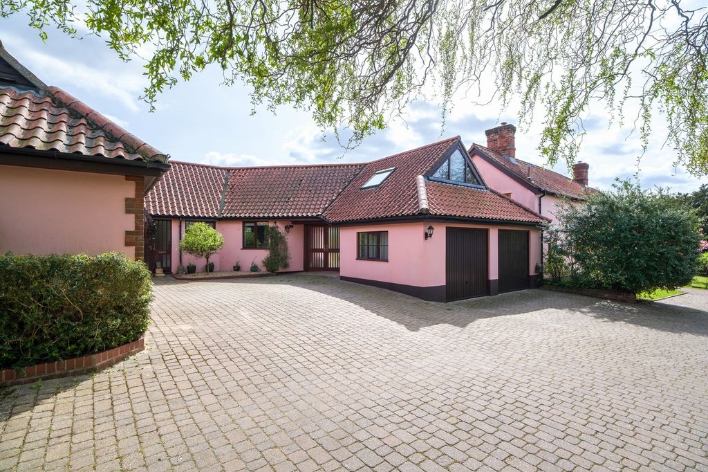 Property photo 2 of 42