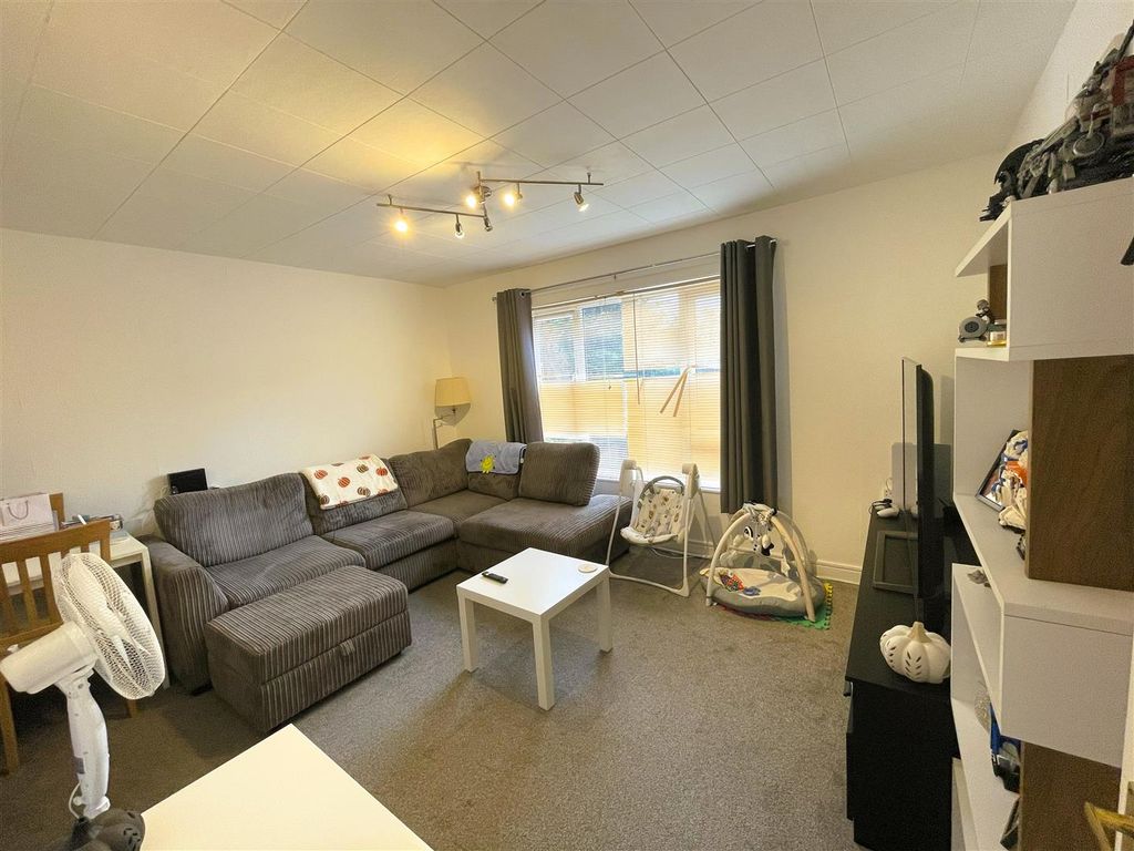 Property photo 2 of 8 5 .Jpg
