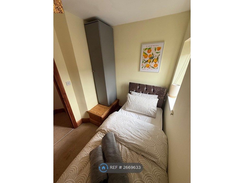 Property photo 2 of 35