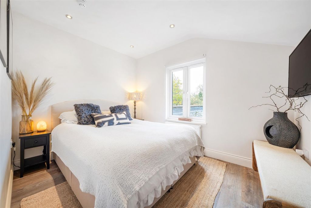 Property photo 3 of 12 Birchanger Road-10.Jpg