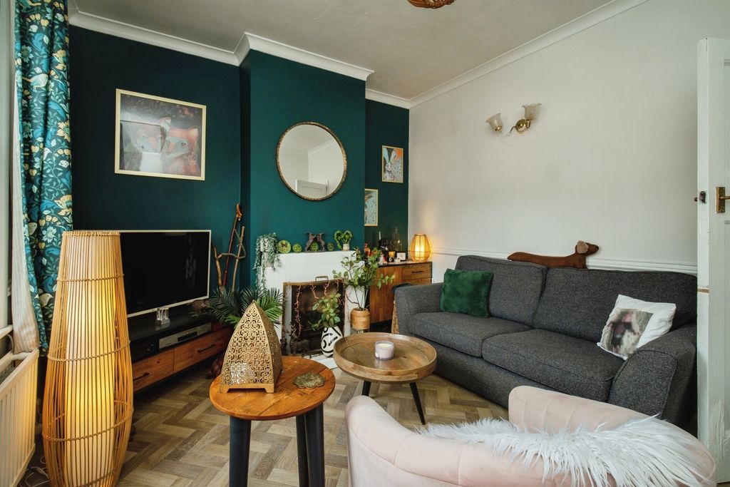 Property photo 2 of 13