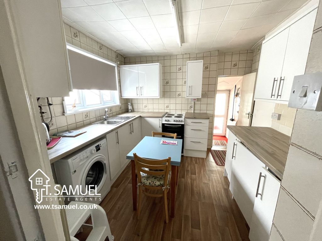 Property photo 3 of 34 Kitchen.Jpg