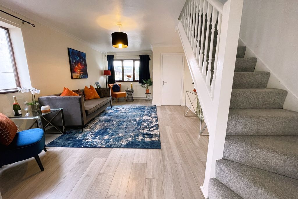 Property photo 2 of 12 Caister Avenue - Living Room