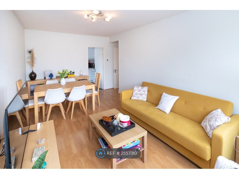 Property photo 1 of 11 Living Room