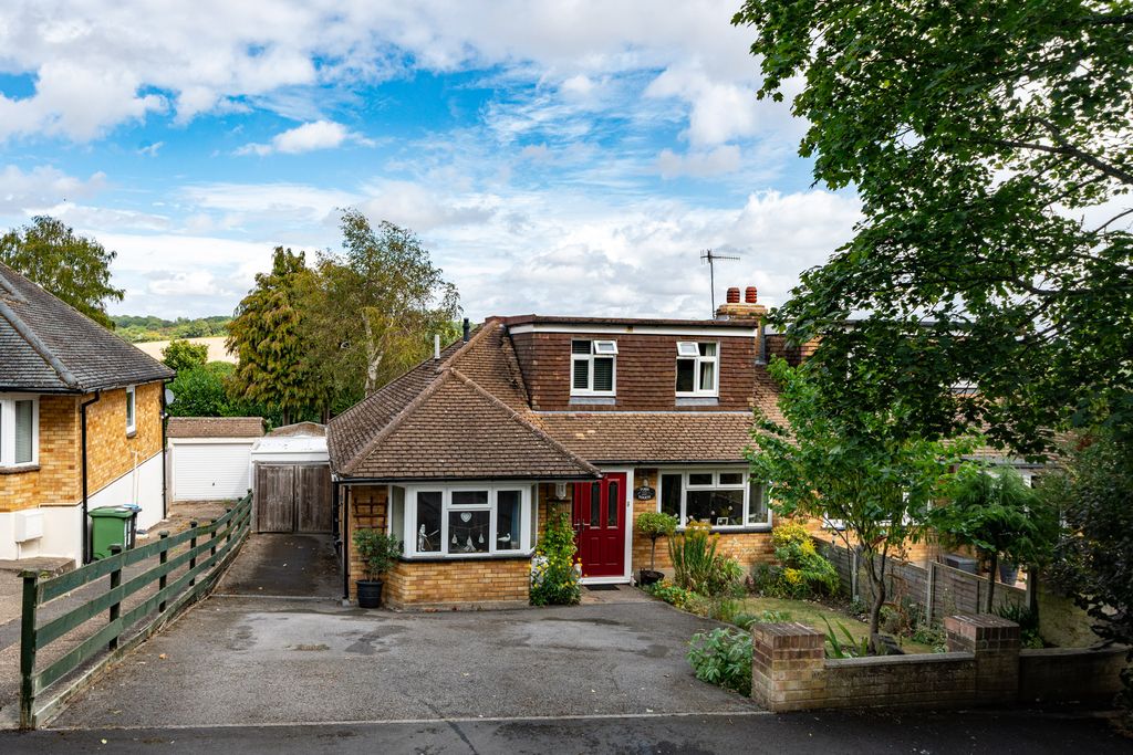 Property photo 1 of 14 22-St-Mary_S-Avenue-0592