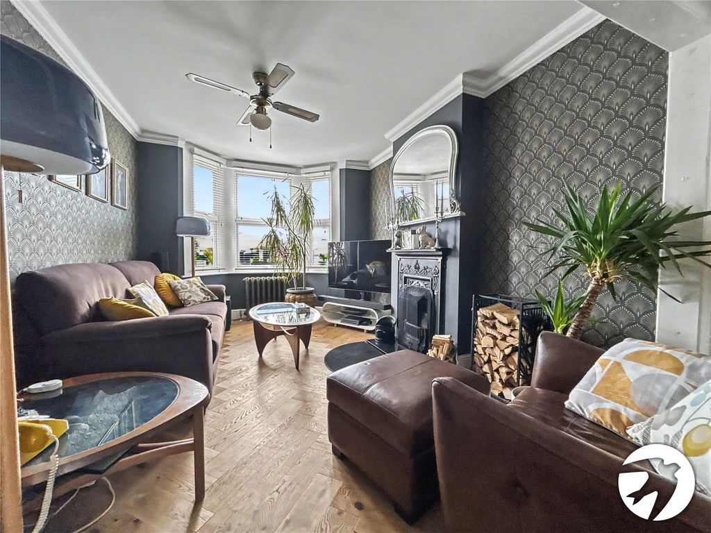 Property photo 2 of 38 Picture No. 16