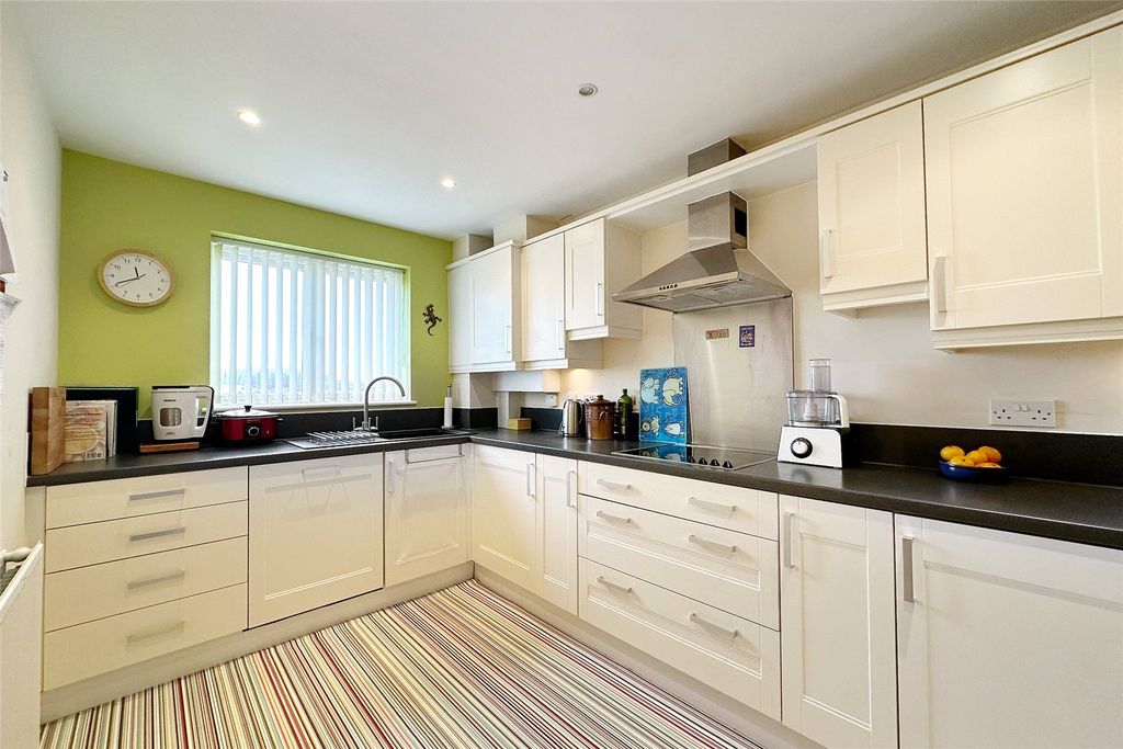 Property photo 3 of 22 Picture No. 23